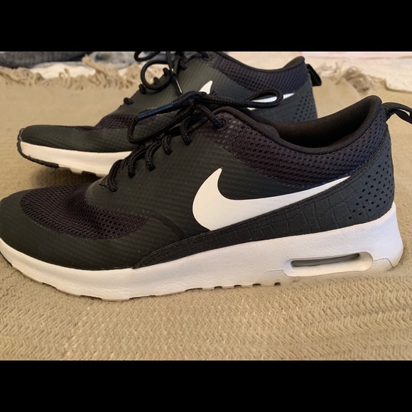 Nike Shoes - Nike air max Thea casual sneakers